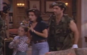 courteneycox-thetroublewithlarry_4117.jpg