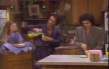 courteneycox-thetroublewithlarry_5289.jpg