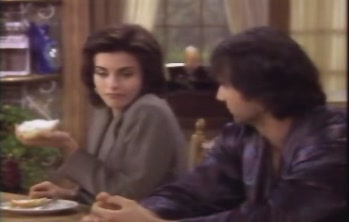 courteneycox-thetroublewithlarry_5469.jpg