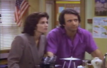 courteneycox-thetroublewithlarry_6112.jpg