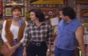 courteneycox-thetroublewithlarry_7872.jpg