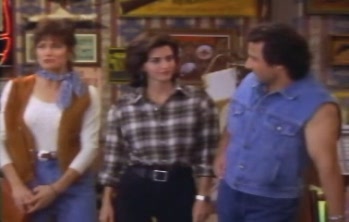 courteneycox-thetroublewithlarry_7875.jpg